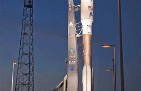 Sonda Juno je danes s Cape Canaverala poletela na tri milijarde kilometrov in pet let trajajočo pot so Jupitra.