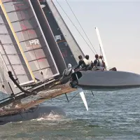 Green comm racing v morju pred Cascaisom