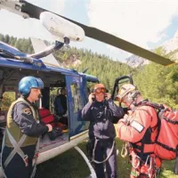 Notranja ministrica Katarina Kresal je povedala, da že dlje časa razmišljajo o posebnem helikopterju, ves čas opremljenem s sredstvi za reševanje, vendar zanj trenutno ni sredstev.