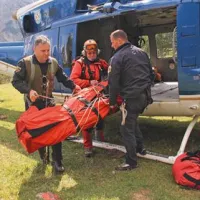 Uporaba policijskega ali vojaškega helikopterja je lahko pri reševanju ključna, saj se reševanje, ki bi trajalo več ur, s helikopterjem zaključi v eni uri, kar pogosto tudi rešuje življenja, je danes povedala notranja ministrica Katarina Kresal.