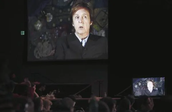 Paul McCartney sumi, da so britanski novinarji tudi njemu vdrli v telefon. 