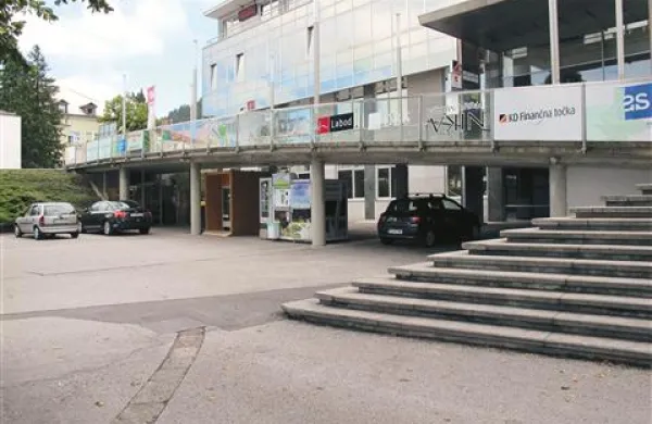 Podoba prostora pod nadhodom med Novim trgom in Titovo cesto danes...