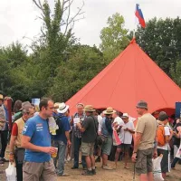Slovenska rdeča hiša je bila oblegana