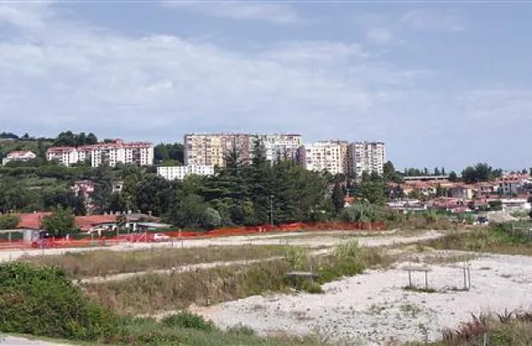 Med Cesto istrskega odreda in Dolinsko cesto v Olmu bodo zgradili Hoferjev diskont.