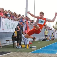 Rok Viler iz koprske Nove Aurore si je z daljavo 712 cm priskočil bronasto medaljo 