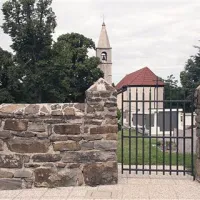 19. oktobra 1873 pa se je podoben tornado pri vasi Nasirec razbesnel nad gručo otrok, ki se je igrala na hribu nad vasjo, enega med njimi dvignil v zrak in spustil na tla precej daleč stran, med Vrhpoljem  in Kačičami. Pokopali so ga na pokopališču v Mihelah (na fotografiji).