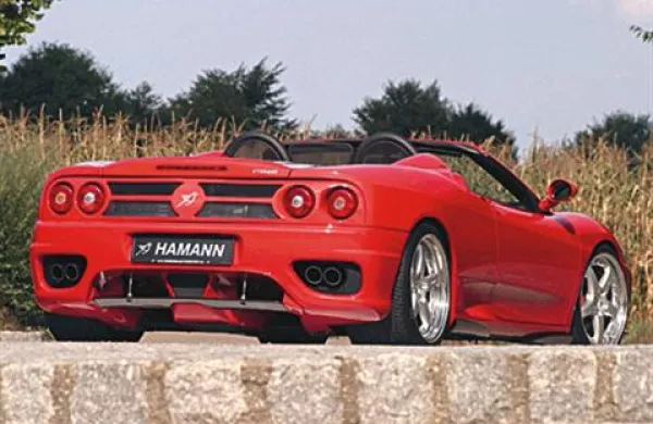 Ferrari je pristal z nosom v vodi. (Fotografija je simbolična.)