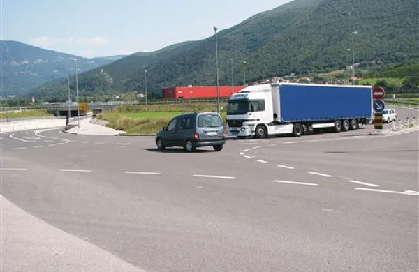 Bo dovolj prometa za ureditev nevarnega križišča?