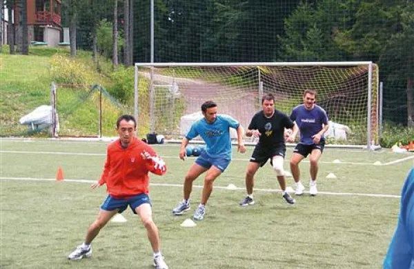 Bojan Tokić (drugi v vrsti) med vadbo na Pohorju