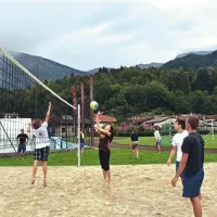 Za  turnir v odbojki na pesku ni manjkalo ekip.
