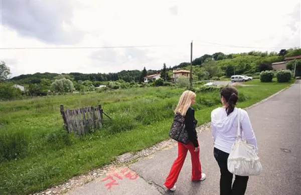 Dve leti po podpisu pogodbe študentskega doma še niso začeli graditi. Medtem naj bi se še podražil za dobra dva milijona evrov. 