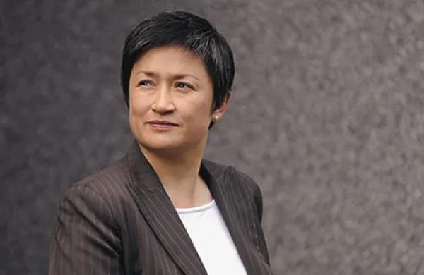 Avstralska finančna ministrica Penny Wong je danes sporočila, da je njena partnerka noseča.