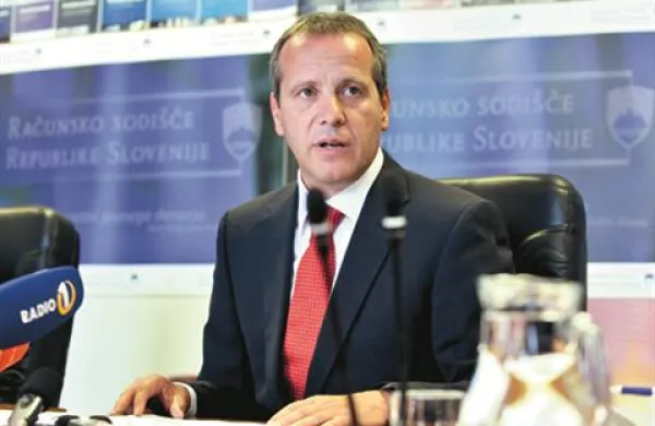 Predsednik Računskega sodišča Igro Šoltes je po objavi revizije najema prostorov za Nacionalni preiskovalni urad povedal, da še ne bo predlagalo razrešitve ministrice za notranje zadeve Katarine Kresal.  