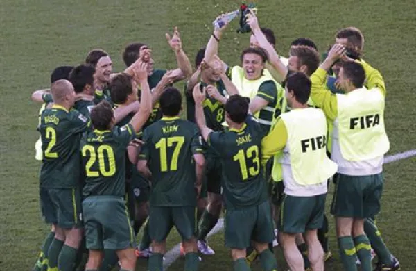 Slovenska nogometna reprezentanca se bo danes na prijateljski tekmi pomerila z belgijsko izbrano vrsto.