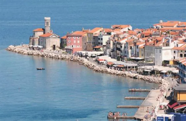 V sedmih mesecih 13 odstotkov več turistov