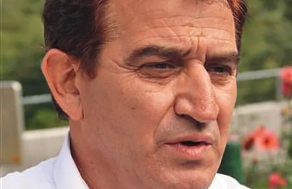  Zoran Tahiri, gostilničar v neposredni bližini kraja nesreče: “Ena od žensk je pritekla v gostilno povedat, kaj se je zgodilo in da potrebujejo pomoč.” 