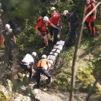 Trupla so iz soteske dvignili bovški gorski reševalci