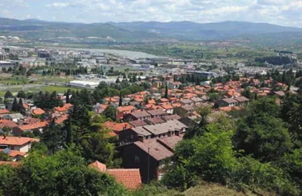 Najbolj zanimivi sta bili prodaji nepremičnin v Semedeli.