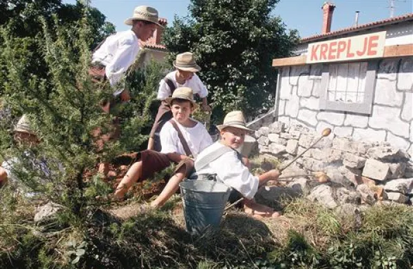 Glavna atrakcija praznika bo tudi letos sprevod kmečkih voz (na fotografiji je lanski voz iz Krepelj)