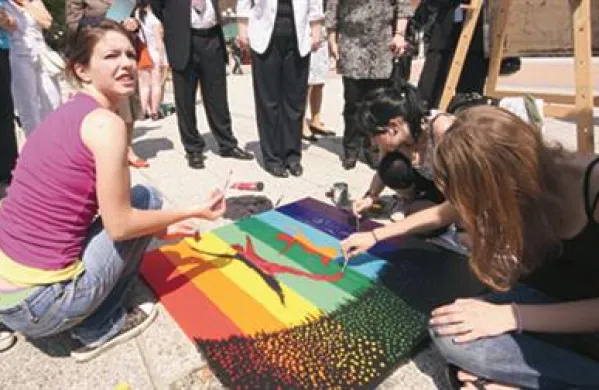 Ob svetovnem dnevu mladih, 12. avgustu, mladi opozarjajo na slab položaj na trgu dela, zaradi česar imajo tudi težave z osamosvajanjem. 