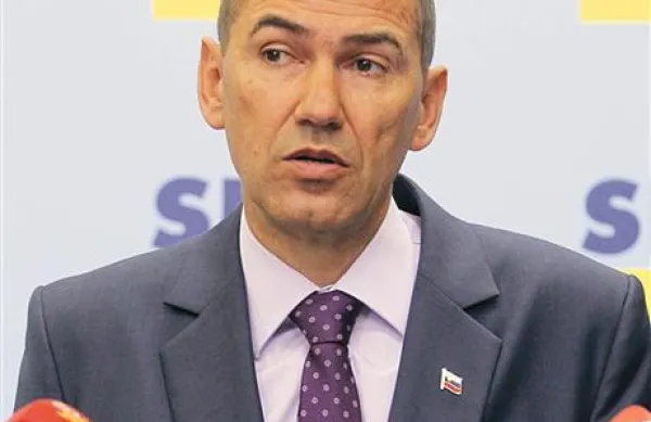 Janez Janša poziva k predčasnim volitvam.