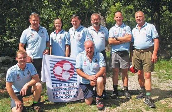Osem “kraških gadov” ob včerajšnjem startu  pohoda od Sesljana do Triglava