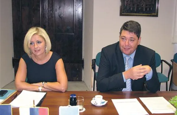 Župan Občine Šempeter-Vrtojba Milan Turk je prepričan, da je projekt družbe Alea Iacta (levo direktorica Urša Zupan) dober. Predlagal bo, naj svetniki dajo soglasje za koncesijo za igralni salon. “Za občino pa so  ostale dejavnosti veliko bolj pomembne,” pravi.