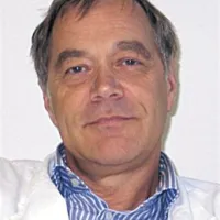 Aleksander Merlo: “Redni pregledi v nosečnosti in  porod v bolnišnici niso uradno predpisani, a je to bistveno za varnost matere in otroka.”