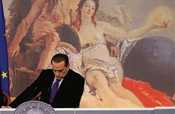 Silvio Berlusconi med zasedanjem vlade (Foto: Reuters) 