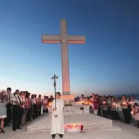 Procesija z lučkami do križa in molitev za ribiče in pomorščake
