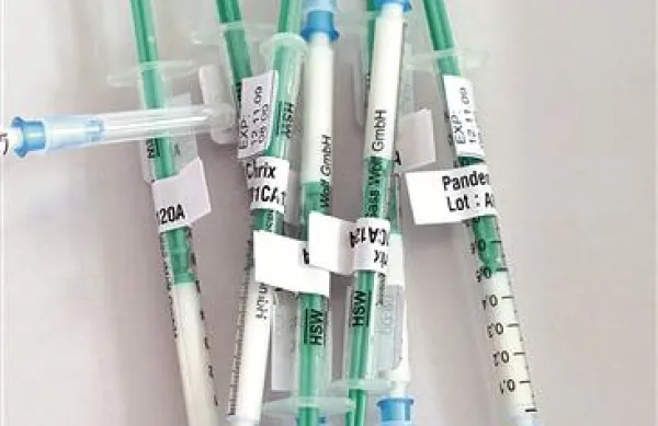 Po uporabi so injekcijske igle nevarni odpadki, ki jih morajo varno zbrati in oddati za to pooblaščenemu servisu za odvoz ter uničenje  