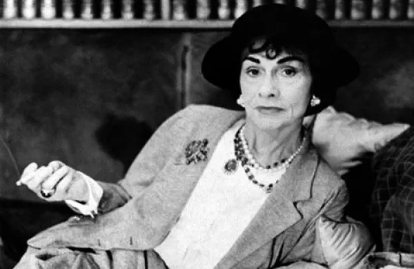 Coco Chanel naj bi vodila “vohunsko mrežo na območju Sredozemlja in v Parizu in je neposredno poročala ministru za propagando Josephu Goebbelsu”, razkriva nova knjiga o sloviti francoski modni oblikovalki izpod peresa Hala Vaughana.