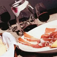 Teran in pršut sta bila glavni zvezdi dutovskega praznika