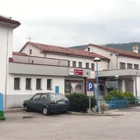 Usoda velike Mipove stavbe je negotova, slišati je celo, da bi jo v prihodnje lahko porušili