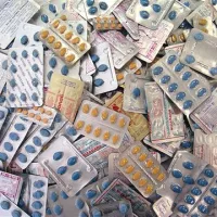 Ponarejena zdravila - Slovenci po spletu naročajo predvsem tista za zdravljenje motenj erekcije - prihajajo pretežno iz Indije in Kitajske