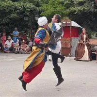Nekoč viteško dvobojevanje, danes turistično razkazovanje