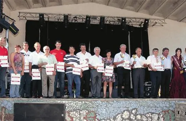 Najbolje uvrščeni vinarji na ocenjevanju vin 41. praznika terana in pršuta