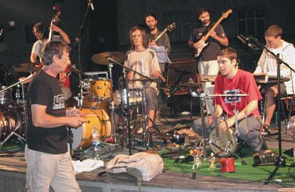 Nastop Komba in Zlatka Kaučiča za smetano na jubilejni Alter - art 
