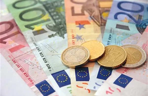 V Sežani in okolici so bili včeraj na delu vlomilci, ki so ukradli dnevni izkupiček.