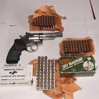 Revolver z naboji
