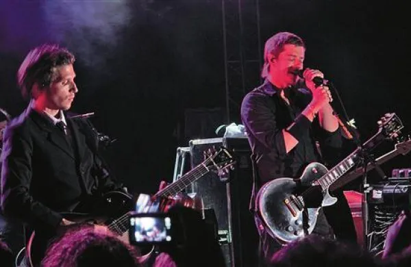 Daniel Kessler in Paul Banks na ljubljanskem nastopu 