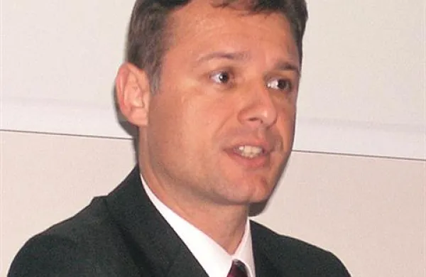 Hrvaški zunanji minister Gordan Jandroković je predsednikovo zahtevo po zamenjavi komentiral z besedami, da “se ni zmotil niti za milimeter.”