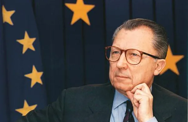 Nekdanji predsednik Evropske komisije Jacques Delors je zelo kritičen do predlogov Angele Merkel in Nicolasa Sarkozyja.