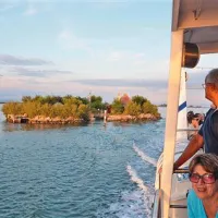 Otočki s “casoni”, starimi ribiškimi hišami, zdaj večinoma namenjene turistom.