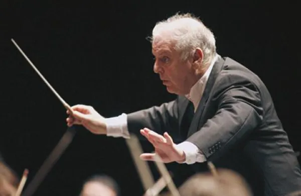 Divan Orchestra je Daniel Barenboim ustanovil za spodbujanje miru na Bližnjem vzhodu.