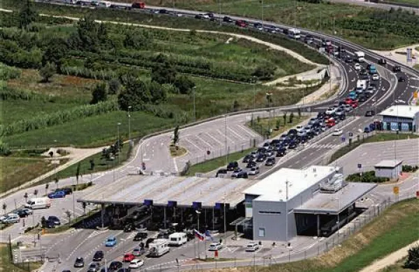 Najbolj obremenjeni mejni prehodi bodo proti slovenski Istri, in sicer Sečovlje, Dragonja in Jelšane.