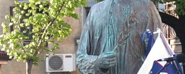 Odkritje kipa Filipa Trčelja v Šturjah