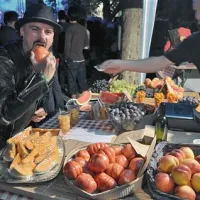 Briško sadje je šlo med punk rockerji za med.