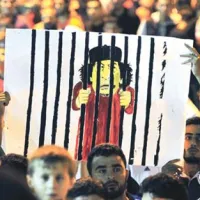Libijski uporniki so v nedeljo zvečer zavzeli središče libijske prestolnice Tripoli.