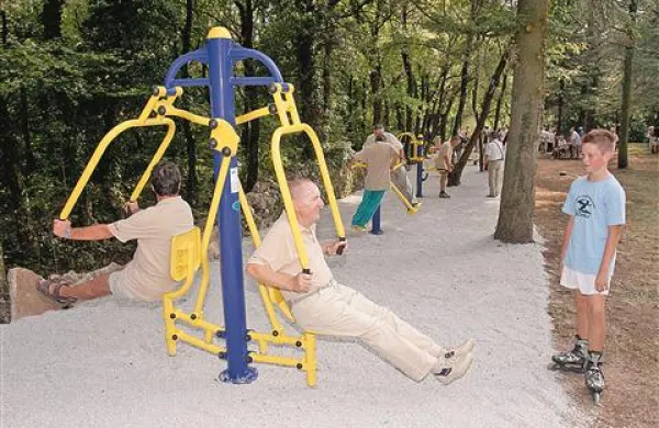 Fifitnes naprave na prostem, kot so jih postavili v Sežani, so v razvitem svetu zadnja desetletja ponovno v široki uporabi.